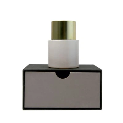 Witte fles parfum